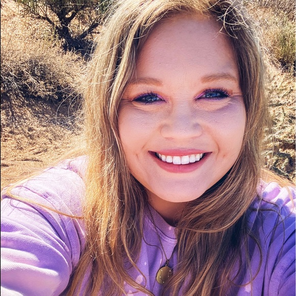 Meet your Posher, Christina - Picture 3 of 3